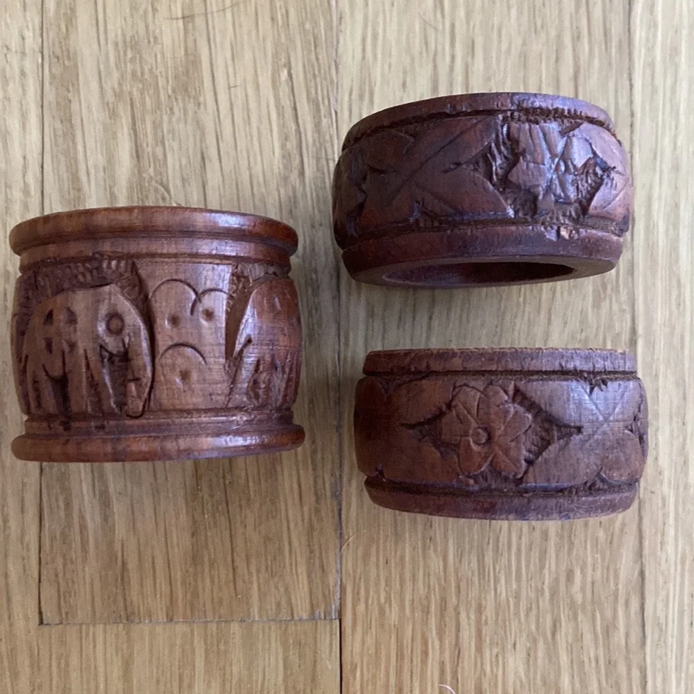 Napkins & Carved Wooden Elephant Napkin Ring Holder Bundle